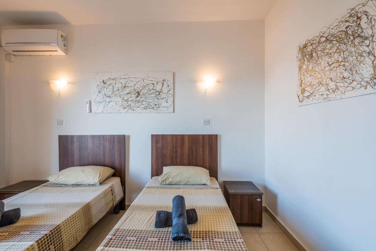 Seashells Apartments With Terrace, Just Off The Seafront In Bugibba - By Getawaysmalta St. Paul's Bay Bagian luar foto