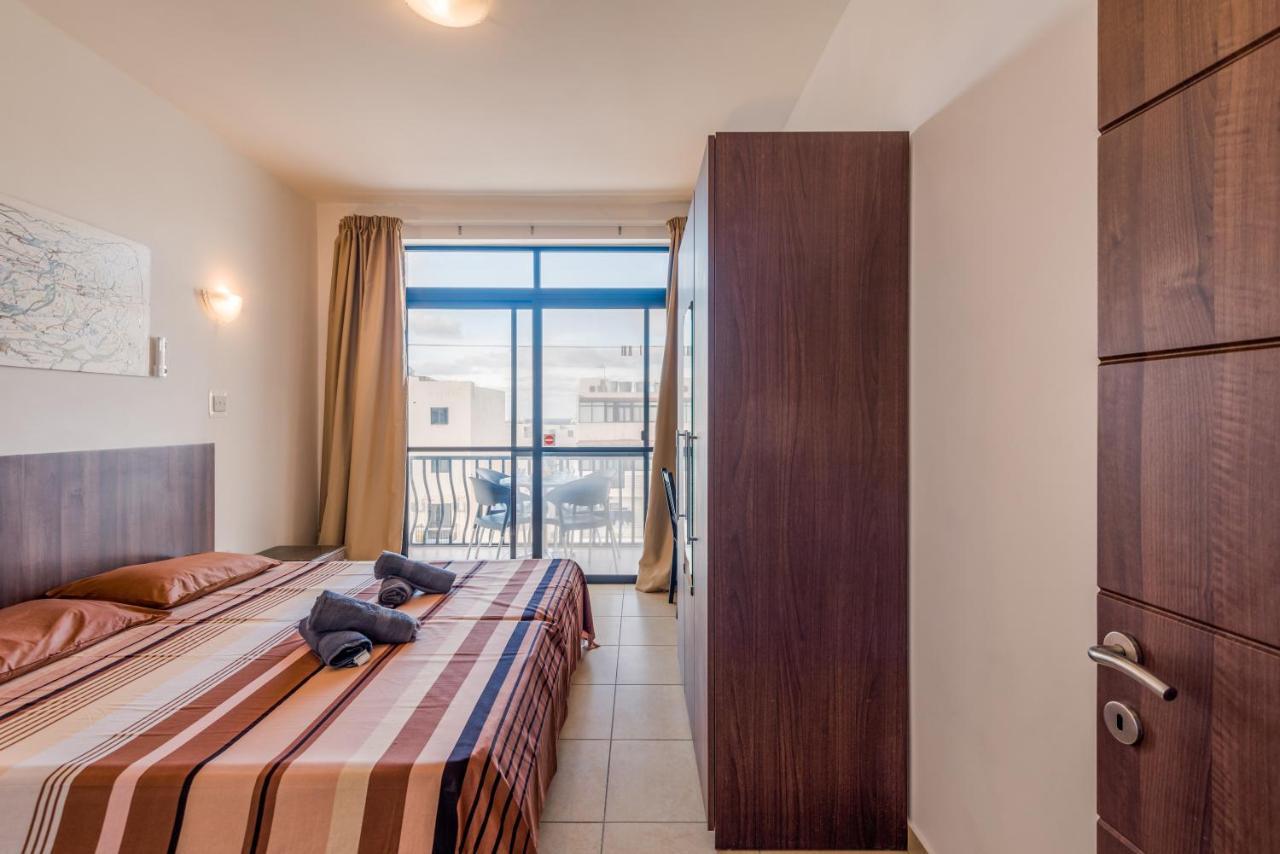 Seashells Apartments With Terrace, Just Off The Seafront In Bugibba - By Getawaysmalta St. Paul's Bay Bagian luar foto
