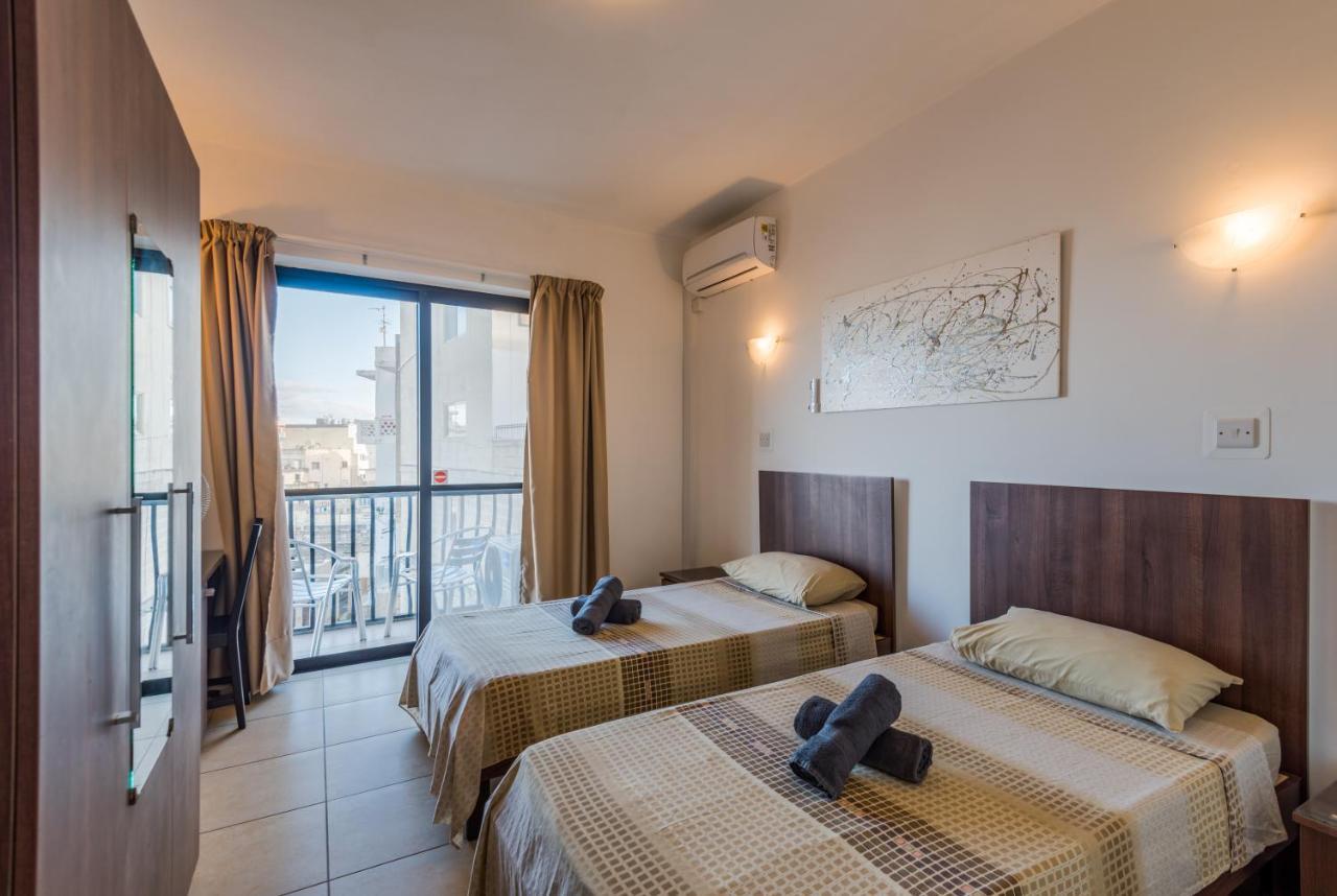 Seashells Apartments With Terrace, Just Off The Seafront In Bugibba - By Getawaysmalta St. Paul's Bay Bagian luar foto