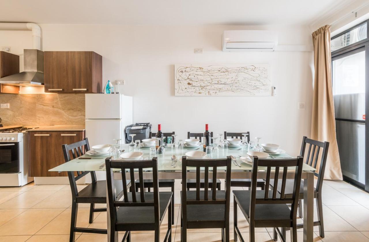 Seashells Apartments With Terrace, Just Off The Seafront In Bugibba - By Getawaysmalta St. Paul's Bay Bagian luar foto