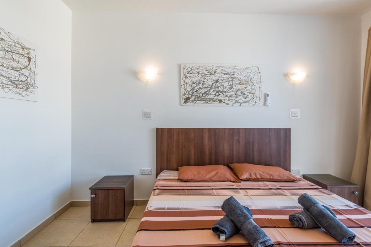 Seashells Apartments With Terrace, Just Off The Seafront In Bugibba - By Getawaysmalta St. Paul's Bay Bagian luar foto