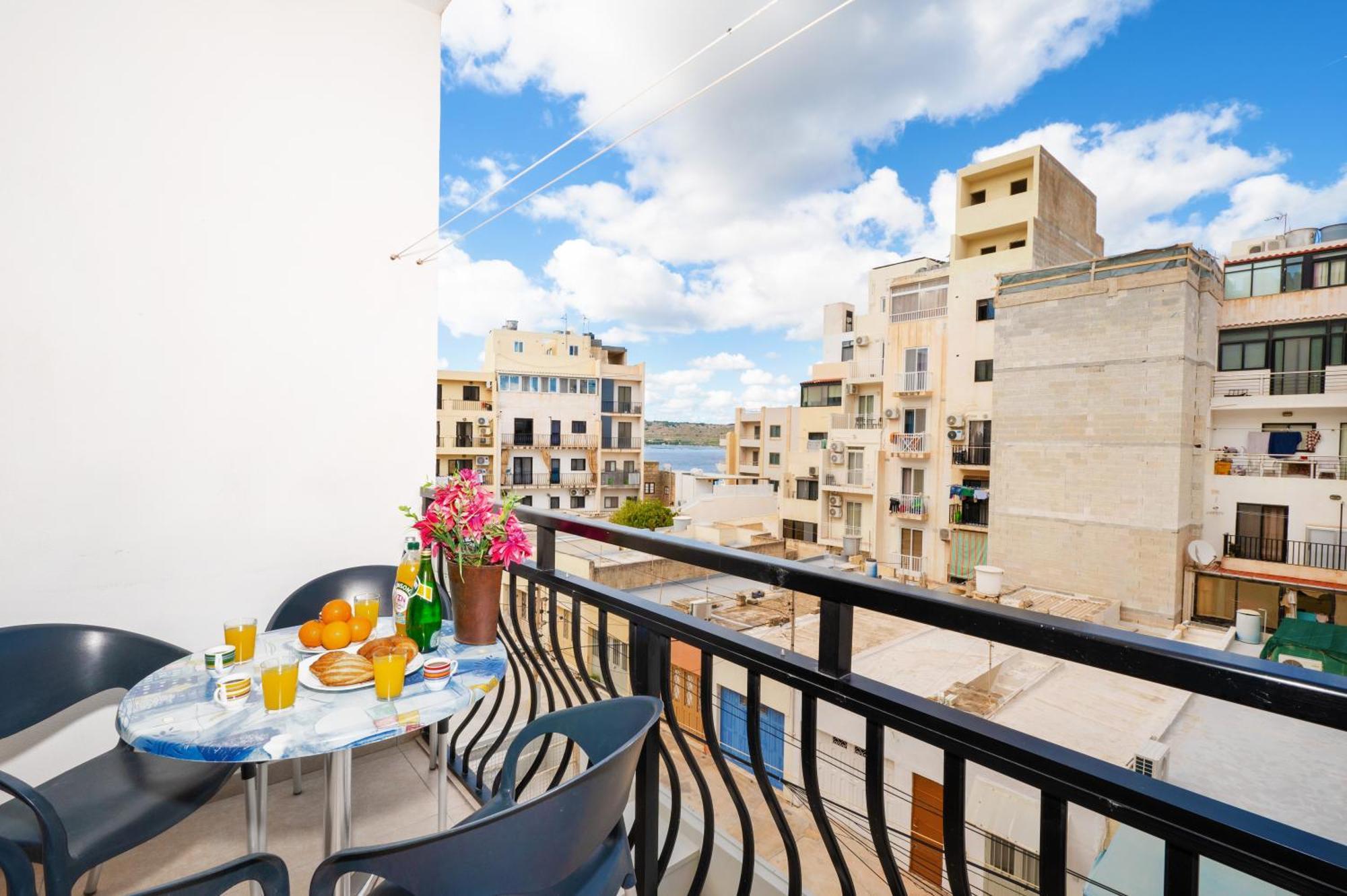 Seashells Apartments With Terrace, Just Off The Seafront In Bugibba - By Getawaysmalta St. Paul's Bay Bagian luar foto