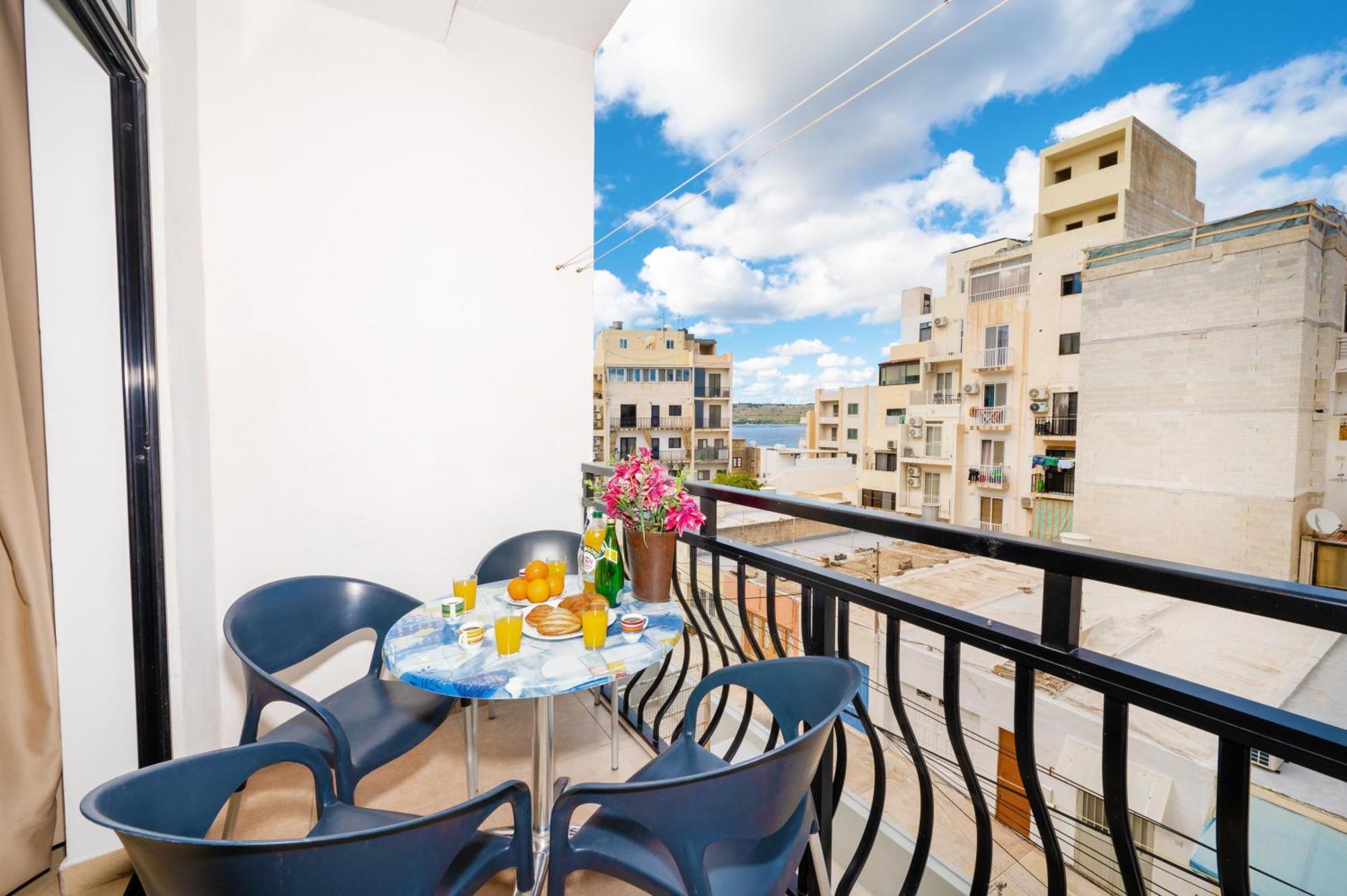 Seashells Apartments With Terrace, Just Off The Seafront In Bugibba - By Getawaysmalta St. Paul's Bay Bagian luar foto