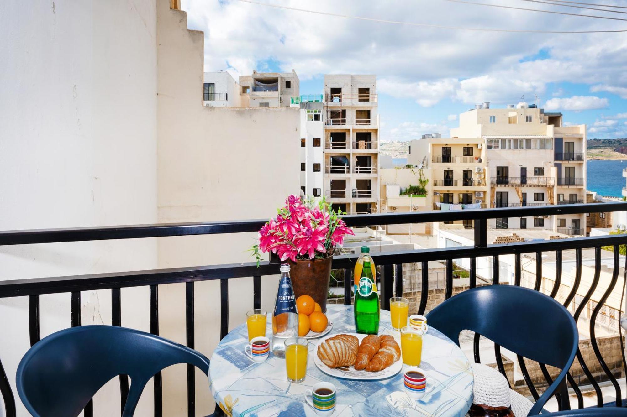 Seashells Apartments With Terrace, Just Off The Seafront In Bugibba - By Getawaysmalta St. Paul's Bay Bagian luar foto