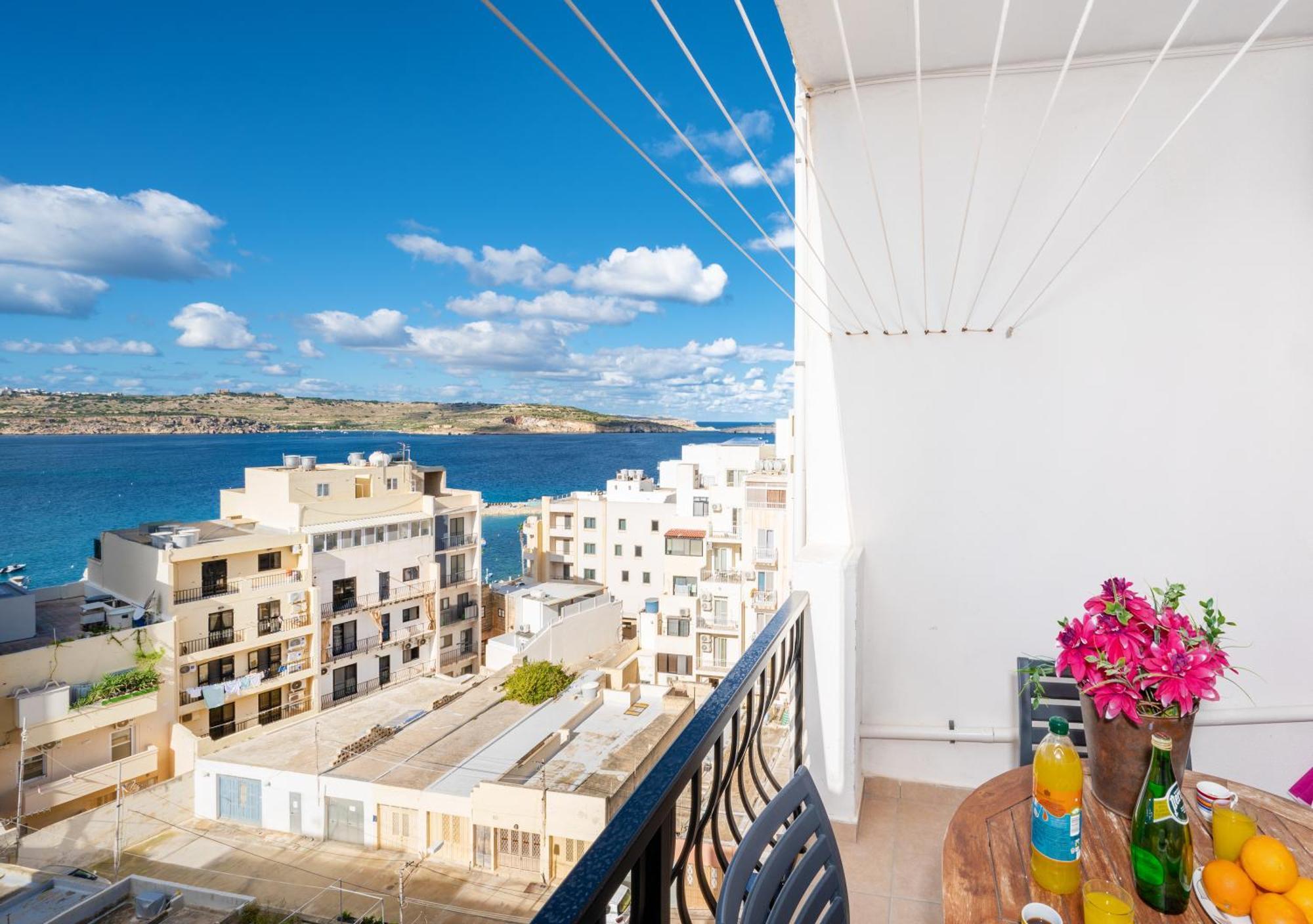Seashells Apartments With Terrace, Just Off The Seafront In Bugibba - By Getawaysmalta St. Paul's Bay Bagian luar foto