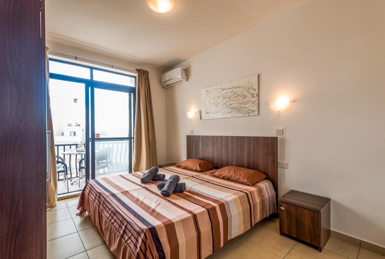 Seashells Apartments With Terrace, Just Off The Seafront In Bugibba - By Getawaysmalta St. Paul's Bay Bagian luar foto