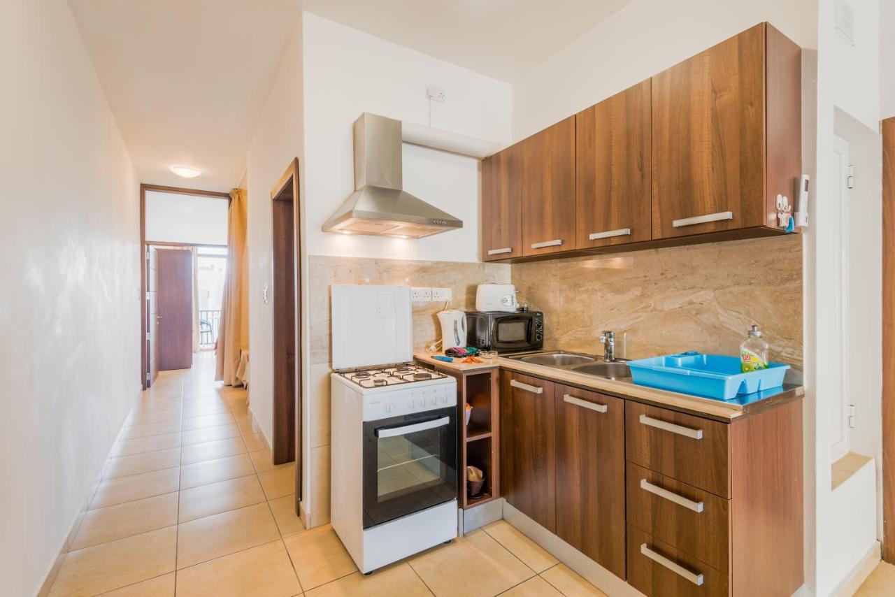 Seashells Apartments With Terrace, Just Off The Seafront In Bugibba - By Getawaysmalta St. Paul's Bay Bagian luar foto