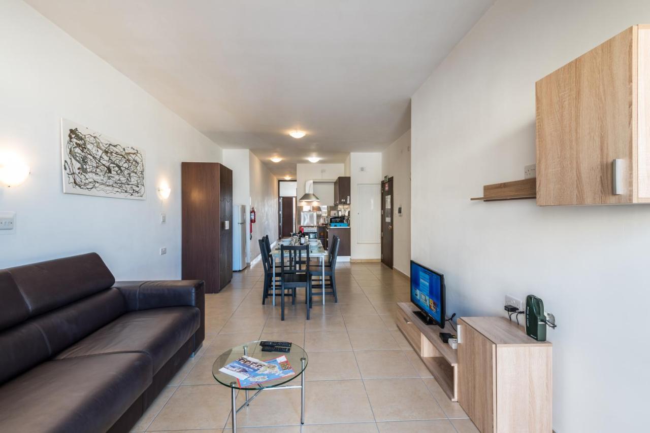 Seashells Apartments With Terrace, Just Off The Seafront In Bugibba - By Getawaysmalta St. Paul's Bay Bagian luar foto